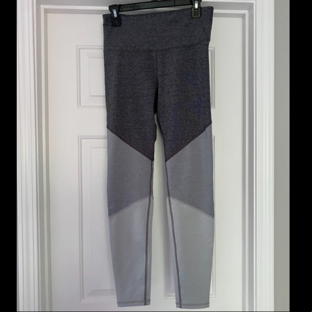 Old Navy Active Grey Leggings - Large